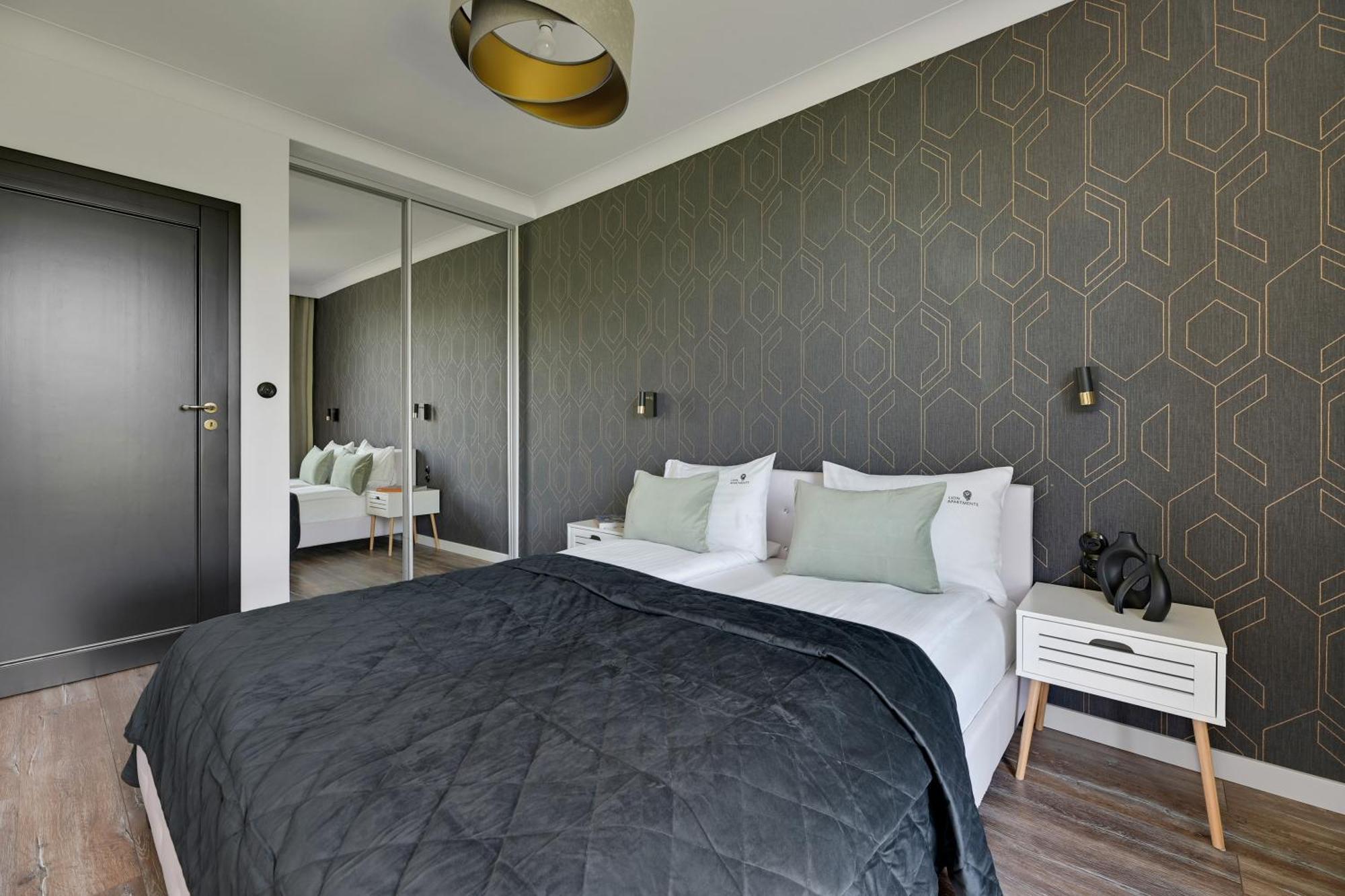 Front Park Apartments With Parking By Lion Apartments Danzica Esterno foto