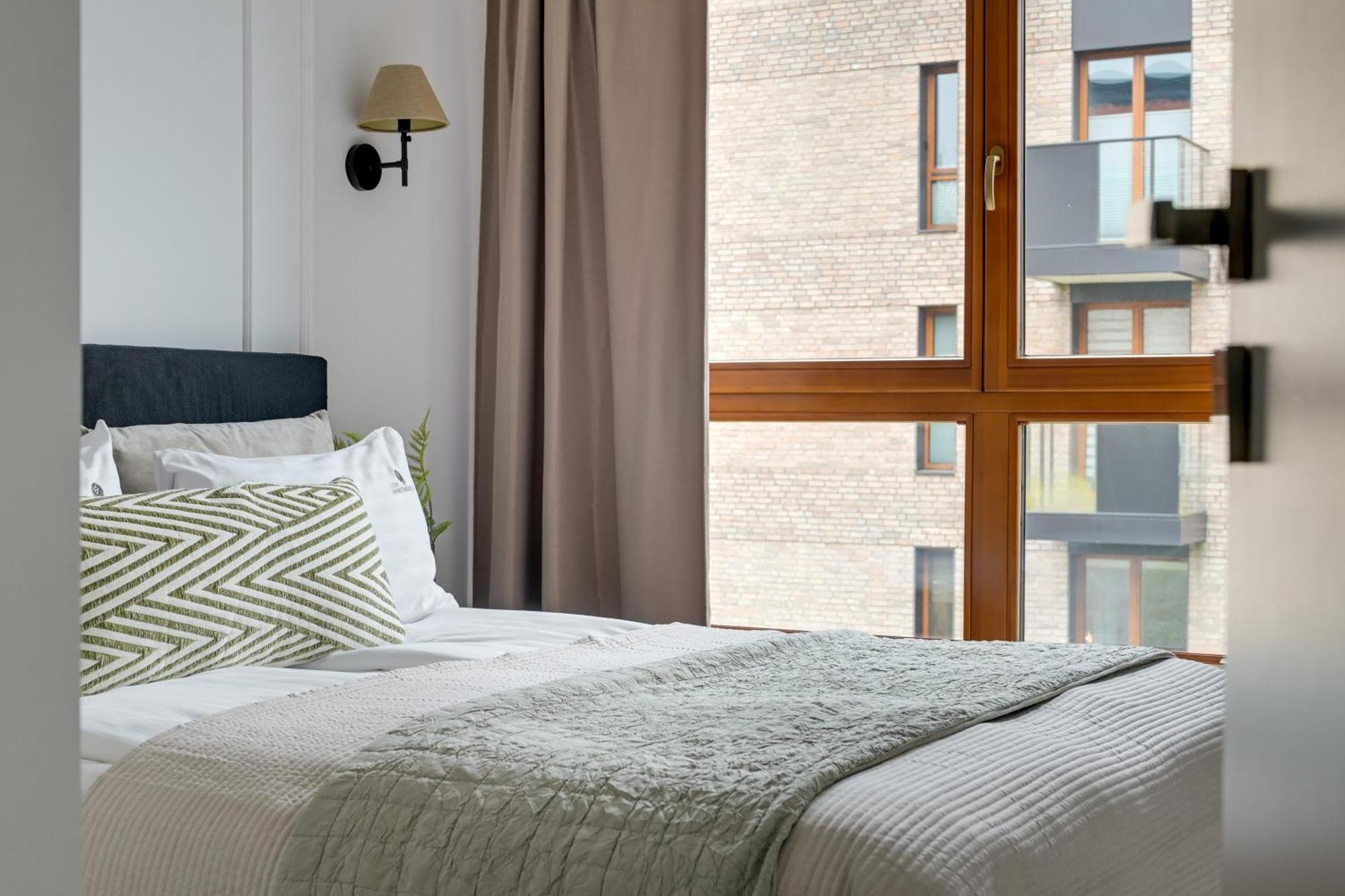 Front Park Apartments With Parking By Lion Apartments Danzica Esterno foto
